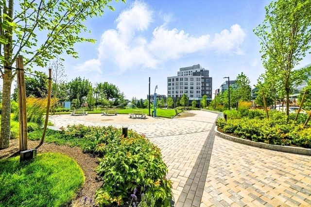 38 Hichborn 402, Boston, MA 02135