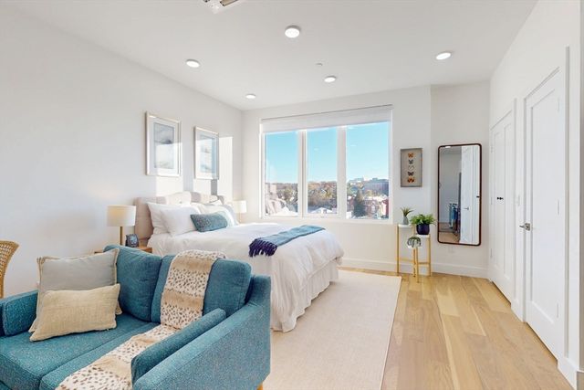 38 Hichborn 402, Boston, MA 02135