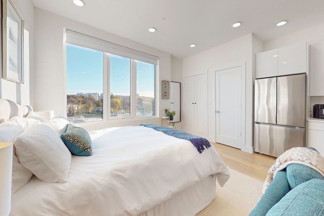 38 Hichborn 402, Boston, MA 02135