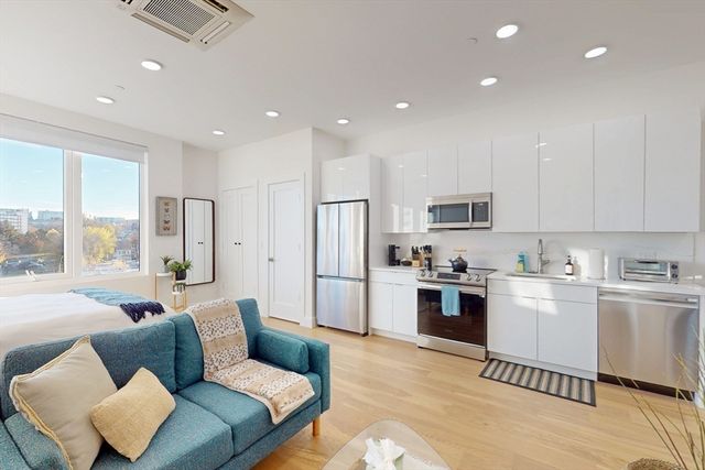 38 Hichborn 402, Boston, MA 02135