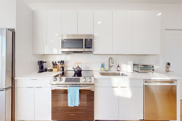 38 Hichborn 402, Boston, MA 02135