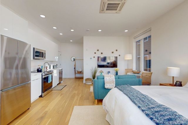 38 Hichborn 402, Boston, MA 02135