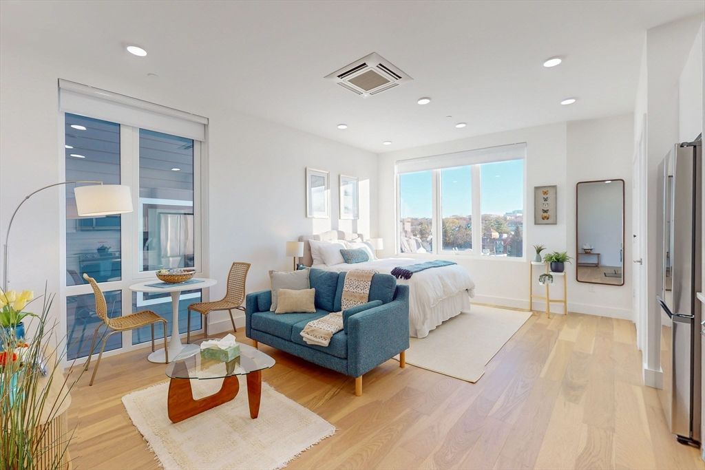 38 Hichborn 402, Boston, MA 02135