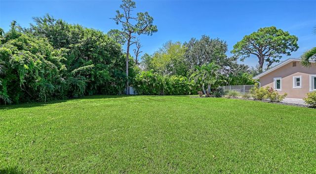 305 HILLS ROAD, Nokomis, FL 34275