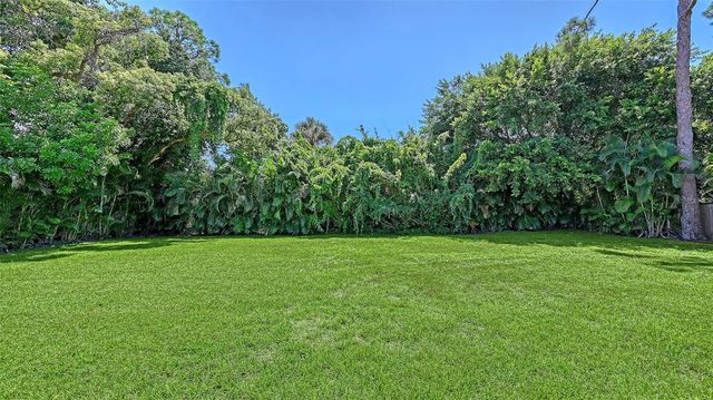 305 HILLS ROAD, Nokomis, FL 34275