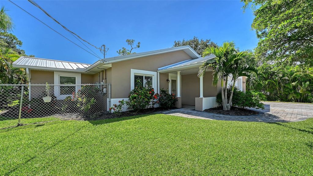 305 HILLS ROAD, Nokomis, FL 34275