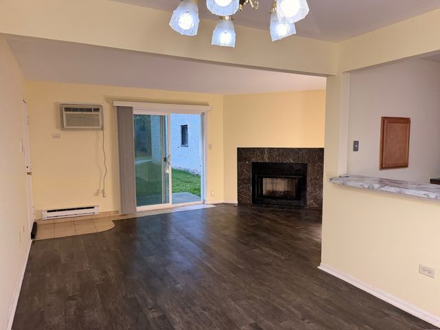 462 E OSAGE Lane 1A, Palatine, IL 60074