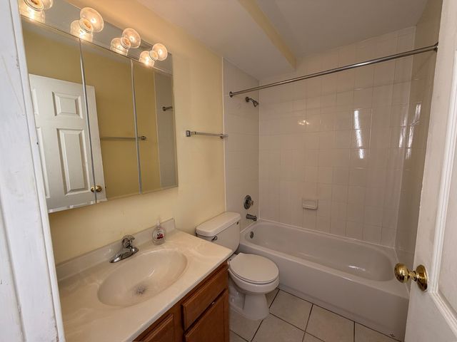 462 E OSAGE Lane 1A, Palatine, IL 60074
