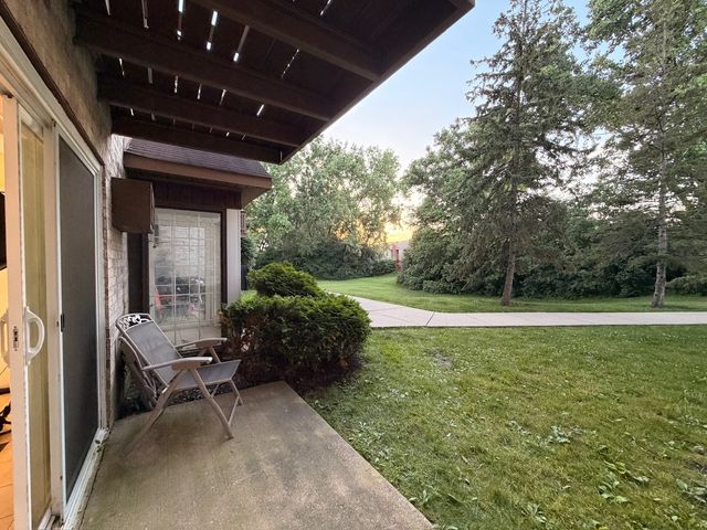 462 E OSAGE Lane 1A, Palatine, IL 60074