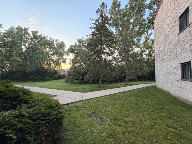 462 E OSAGE Lane 1A, Palatine, IL 60074
