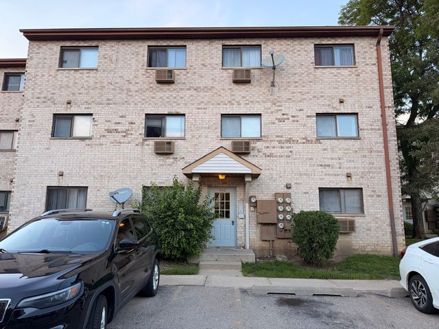 462 E OSAGE Lane 1A, Palatine, IL 60074