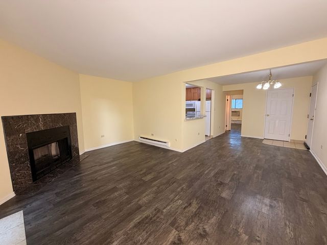 462 E OSAGE Lane 1A, Palatine, IL 60074