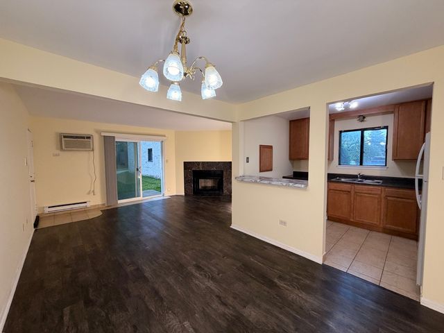 462 E OSAGE Lane 1A, Palatine, IL 60074