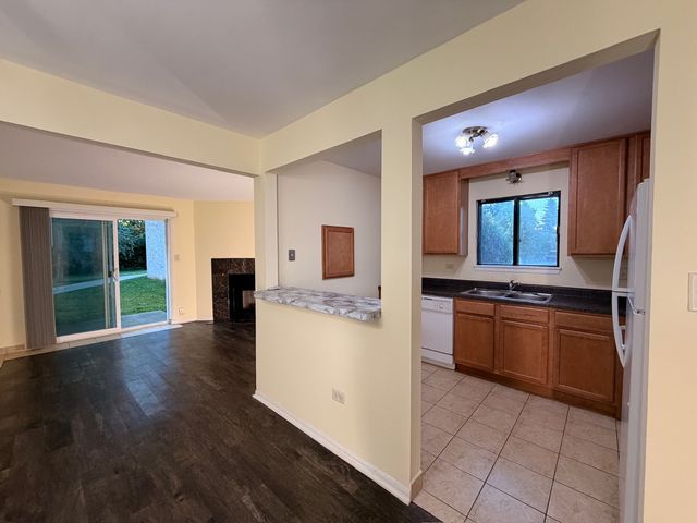 462 E OSAGE Lane 1A, Palatine, IL 60074