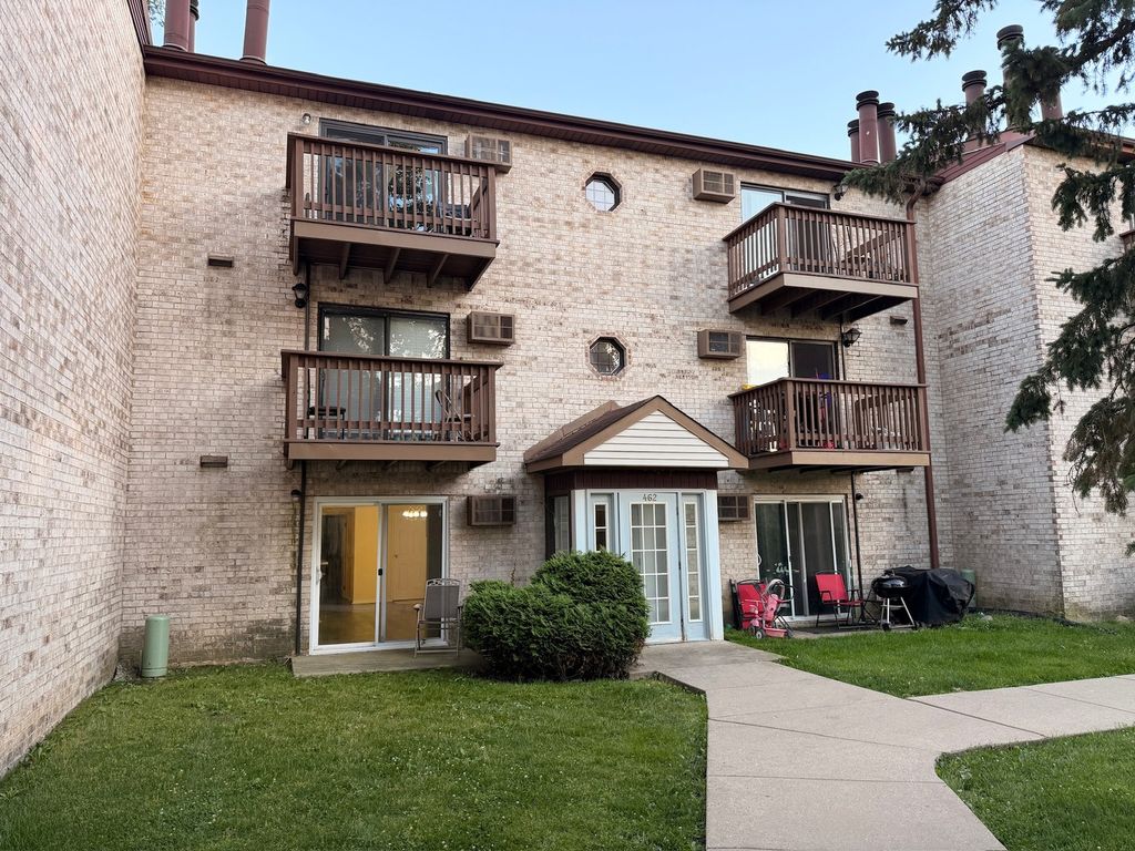 462 E OSAGE Lane 1A, Palatine, IL 60074