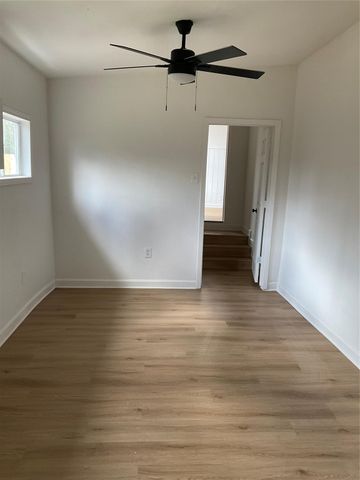 326 E 1st Street, Deer Park, TX 77536