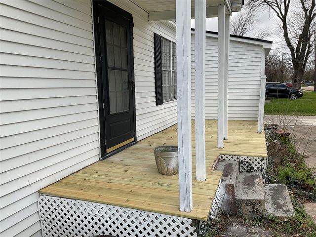 326 E 1st Street, Deer Park, TX 77536