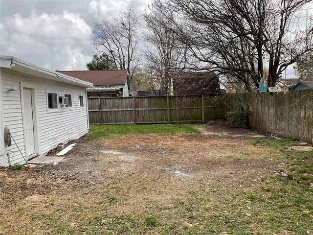 326 E 1st Street, Deer Park, TX 77536