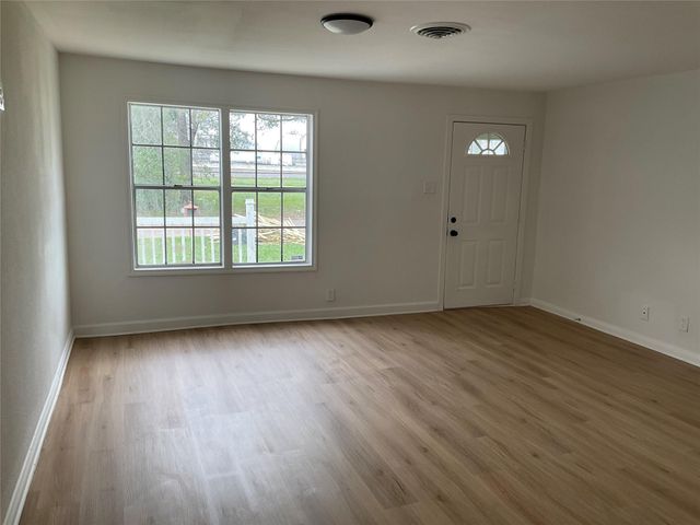 326 E 1st Street, Deer Park, TX 77536