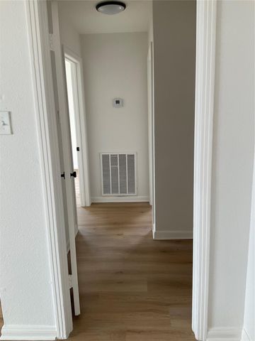 326 E 1st Street, Deer Park, TX 77536