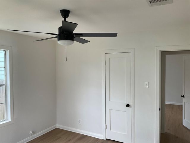 326 E 1st Street, Deer Park, TX 77536