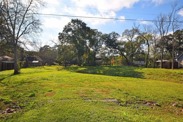 499 N Illinois Avenue, League City, TX 77573