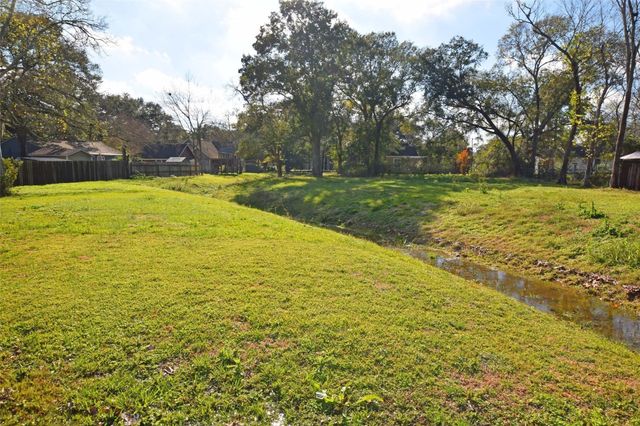 499 N Illinois Avenue, League City, TX 77573