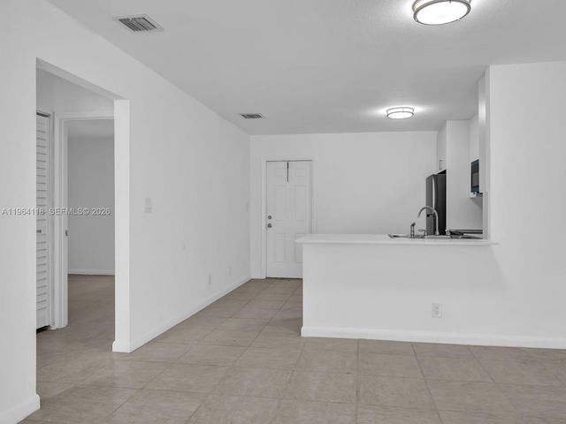 241 NW 40th St 4, Oakland Park, FL 33309