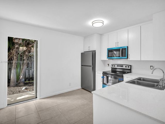 241 NW 40th St 4, Oakland Park, FL 33309