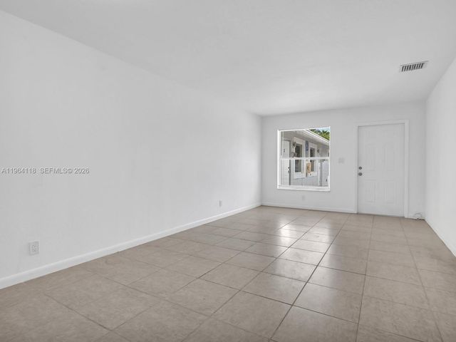 241 NW 40th St 4, Oakland Park, FL 33309