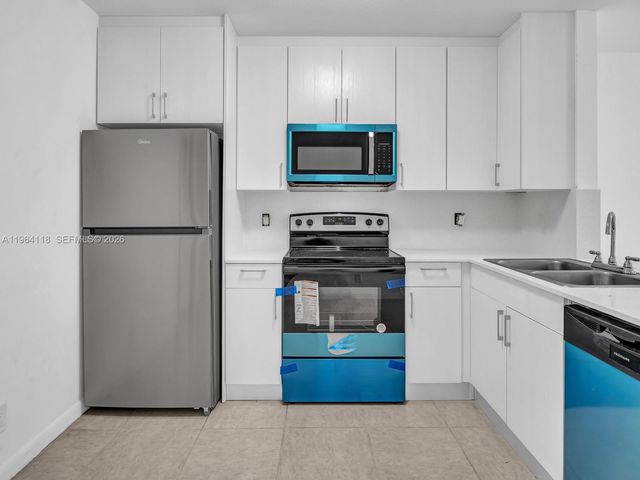 241 NW 40th St 4, Oakland Park, FL 33309