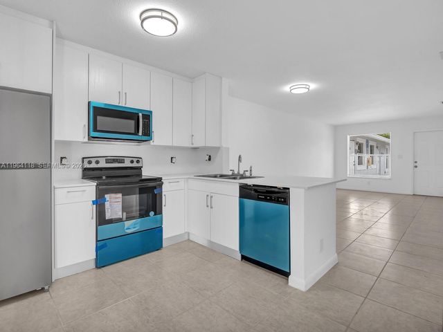 241 NW 40th St 4, Oakland Park, FL 33309