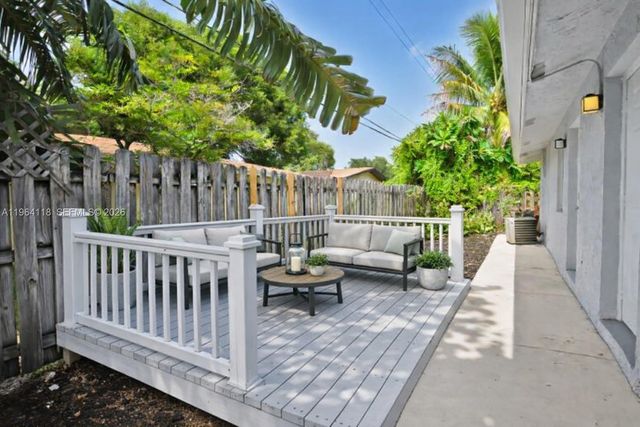 241 NW 40th St 4, Oakland Park, FL 33309