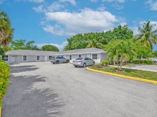 241 NW 40th St 4, Oakland Park, FL 33309