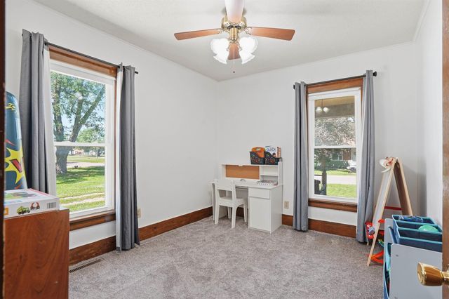 363 indiana Street, Waterloo, IA 50703