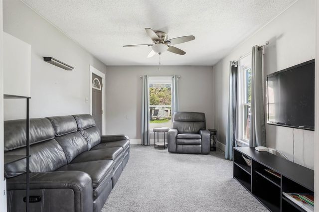 363 indiana Street, Waterloo, IA 50703