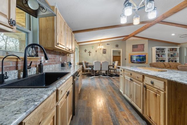 7766 N State Highway 78, Ravenna, TX 75476