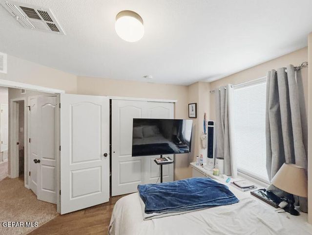 523 Villas Del Valle Drive, Socorro, TX 79927