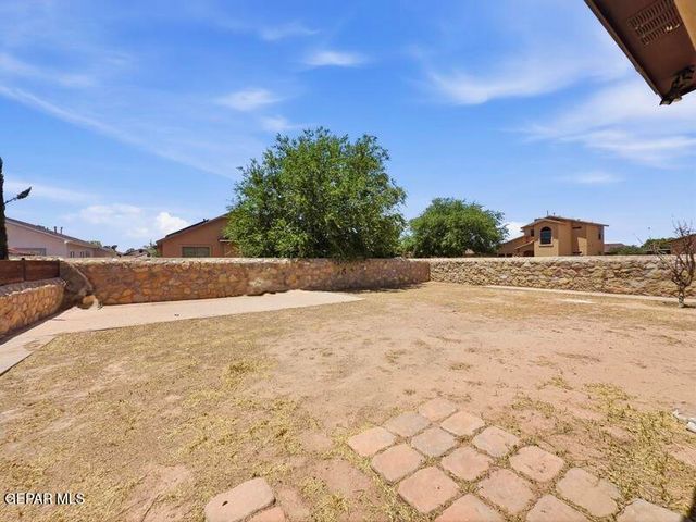 523 Villas Del Valle Drive, Socorro, TX 79927