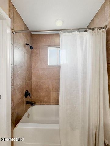 523 Villas Del Valle Drive, Socorro, TX 79927