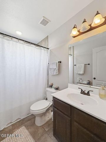 523 Villas Del Valle Drive, Socorro, TX 79927
