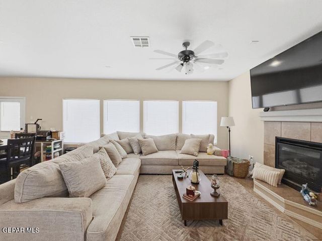 523 Villas Del Valle Drive, Socorro, TX 79927