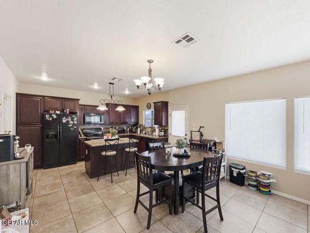523 Villas Del Valle Drive, Socorro, TX 79927