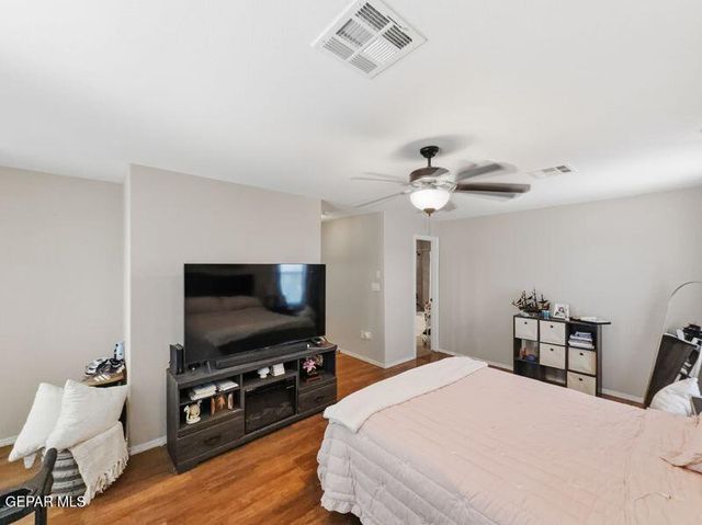 523 Villas Del Valle Drive, Socorro, TX 79927