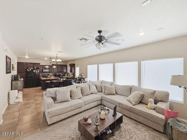 523 Villas Del Valle Drive, Socorro, TX 79927