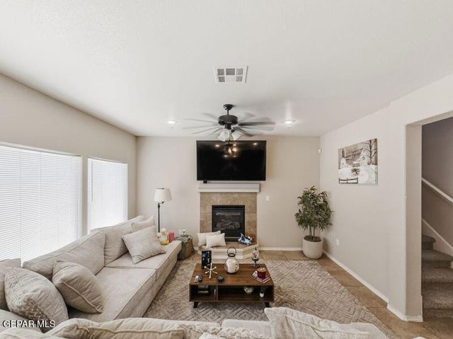 523 Villas Del Valle Drive, Socorro, TX 79927