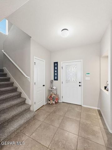 523 Villas Del Valle Drive, Socorro, TX 79927