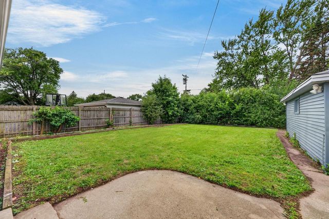 8254 W Daphne STREET, Milwaukee, WI 53223