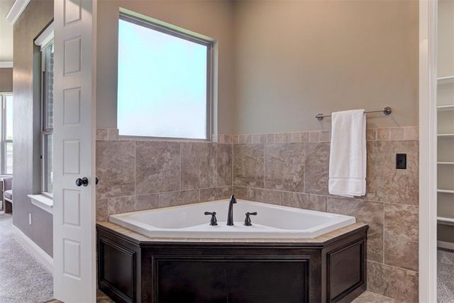 15504 Kestral Park Court, Edmond, OK 73013