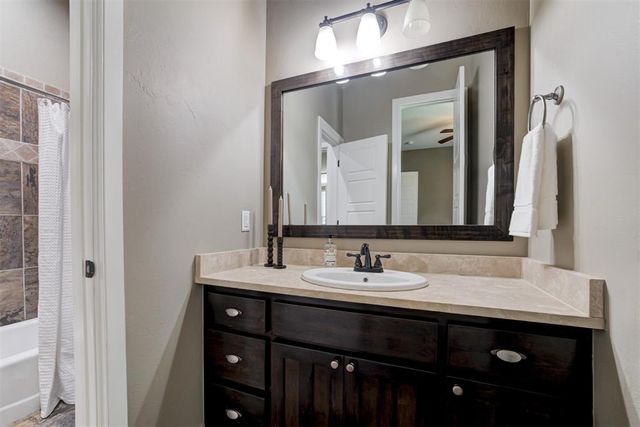 15504 Kestral Park Court, Edmond, OK 73013